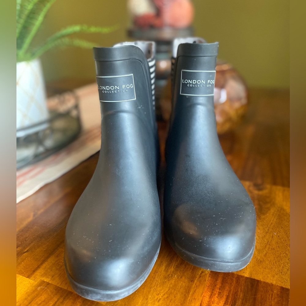 EUC London Fog Piccadilly Chelsea Rain Boots